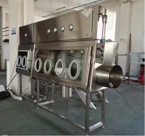 在制的枫古316L不锈钢密闭隔离器(硬壁手套箱),多手套口+密闭出料口