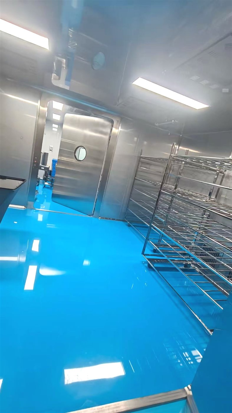 枫古密闭实验区内景,生物安全气密门+316L不锈钢料架+HEPA送风,封住做VHP熏蒸